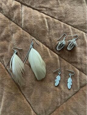 Target (3) feather/metal earrings